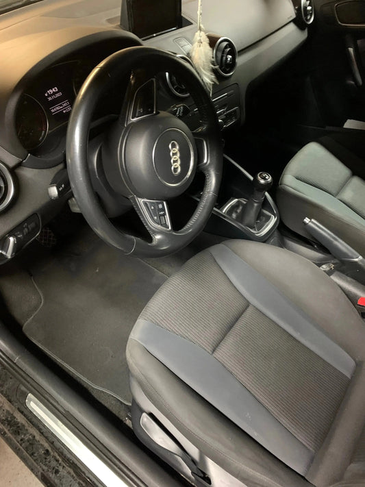 Nettoyage intérieur de voiture professionnel avec produits spécialisés par Ambul Wash à Montbéliard