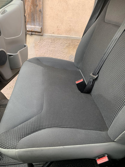 Nettoyage intérieur voiture à Bourguignon et 30 km autour. Aspiration complète, plastiques, finitions pro. Service à domicile ou sur place ! AMBUL WASH